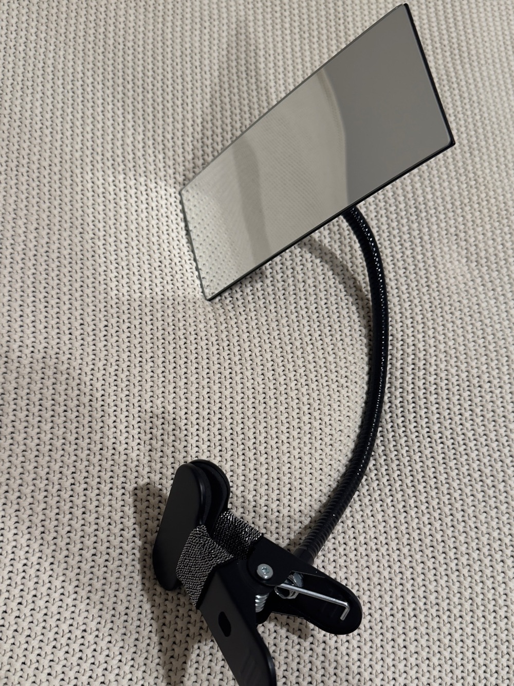 Clip on security mirror / UGC